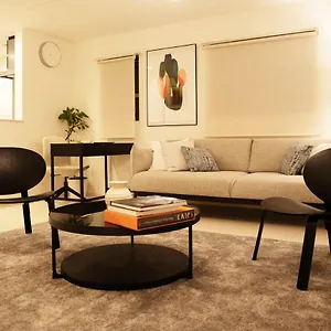 brand-new-stylish-3br-villa-jr-okubo-station-1-stop-to-shinjuku.alltokyohotels.com/